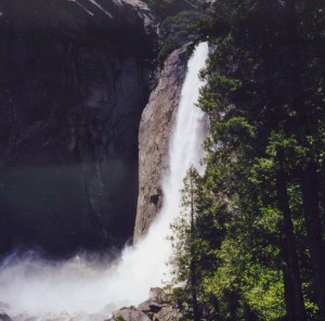 MOONBOW Yosemite - falls close up brt